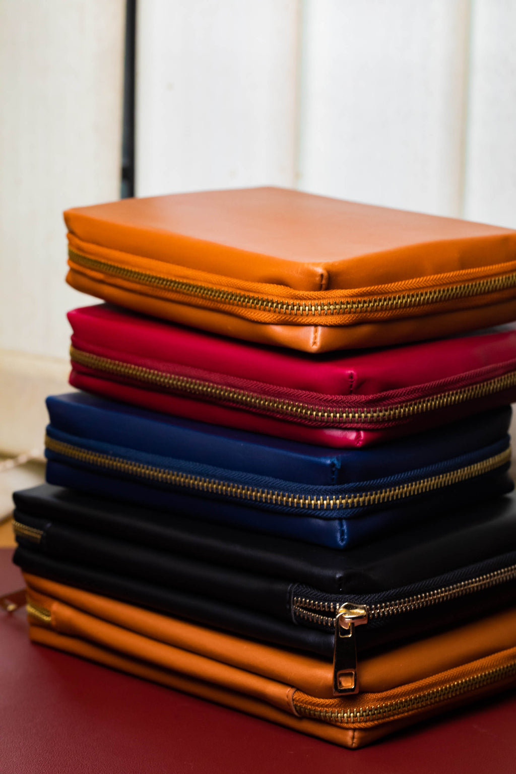 Unknowns Navigator Tech Organizer | Premium Vegan Leather Gadget Pouch for Cables, Charger, Power Bank, and Travel Accessories (Supreme) (Black)